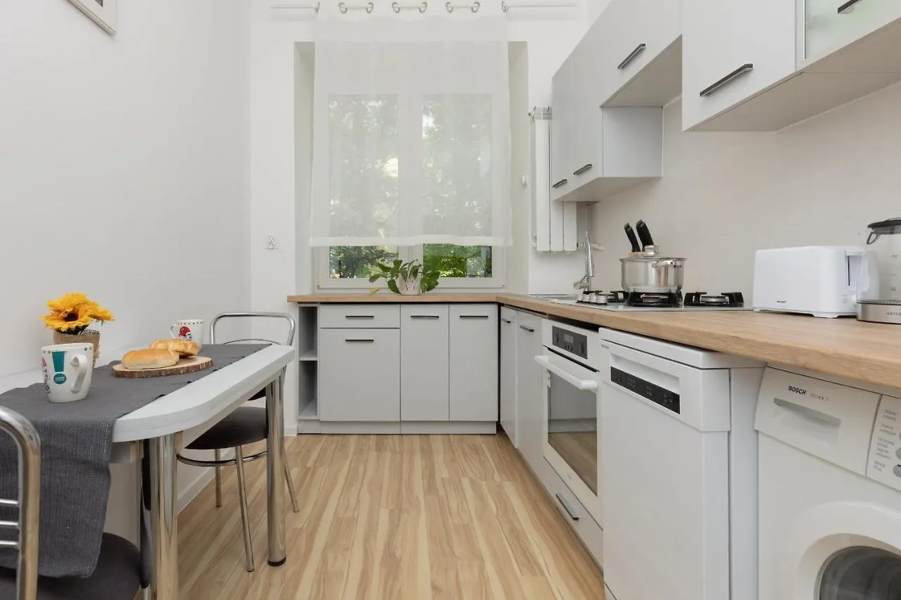 Bright Apartment Wola Near Metro Station By Noclegi Renters Varşova